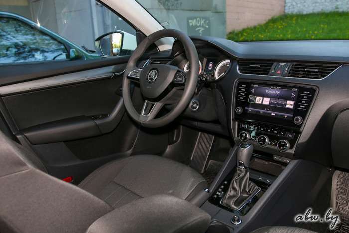 Есть повод для радости? Первый белорусский тест-драйв Skoda Octavia, которую ругают за фары в стиле Mercedes