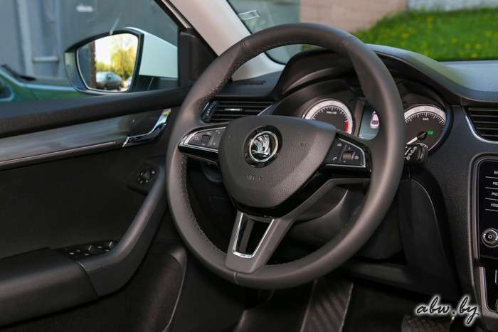 Есть повод для радости? Первый белорусский тест-драйв Skoda Octavia, которую ругают за фары в стиле Mercedes