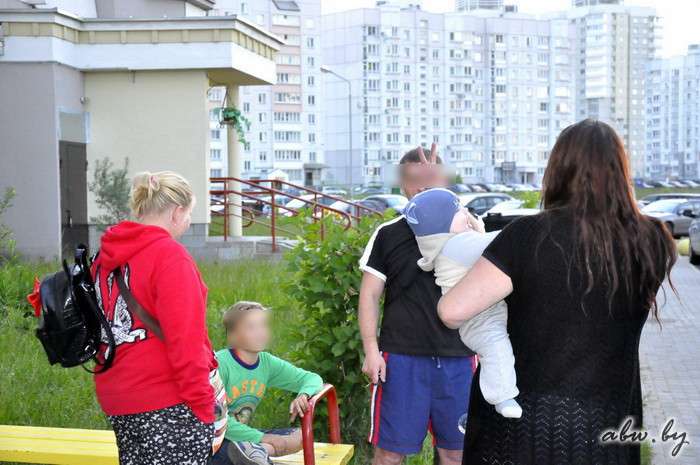 Двор невезения: там же, где был избит автовладельцем дворник, две многодетные матери избили чужого ребенка (обновлено)