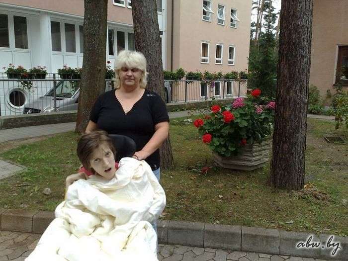 Укладка чайником, или Как гомельчанка боролась за ровные дороги во дворе
