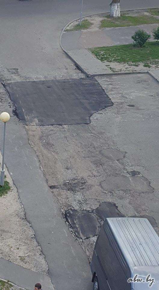 Укладка чайником, или Как гомельчанка боролась за ровные дороги во дворе
