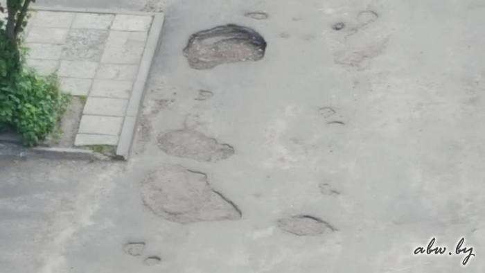 Укладка чайником, или Как гомельчанка боролась за ровные дороги во дворе