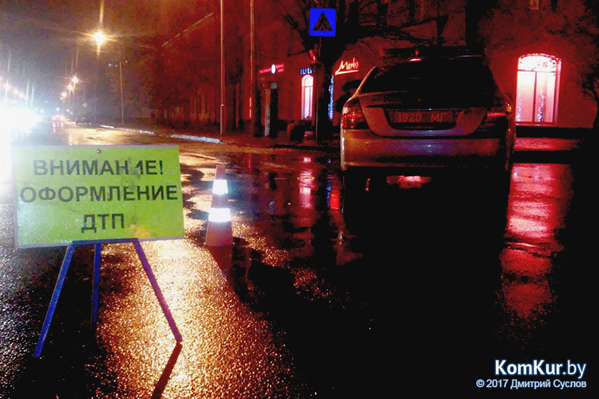 В Бобруйске под колеса авто попала женщина. Водитель с места ДТП скрылся, но позже был задержан