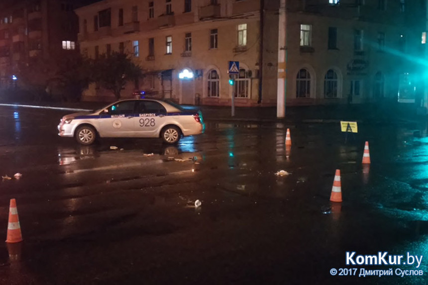 В Бобруйске под колеса авто попала женщина. Водитель с места ДТП скрылся, но позже был задержан