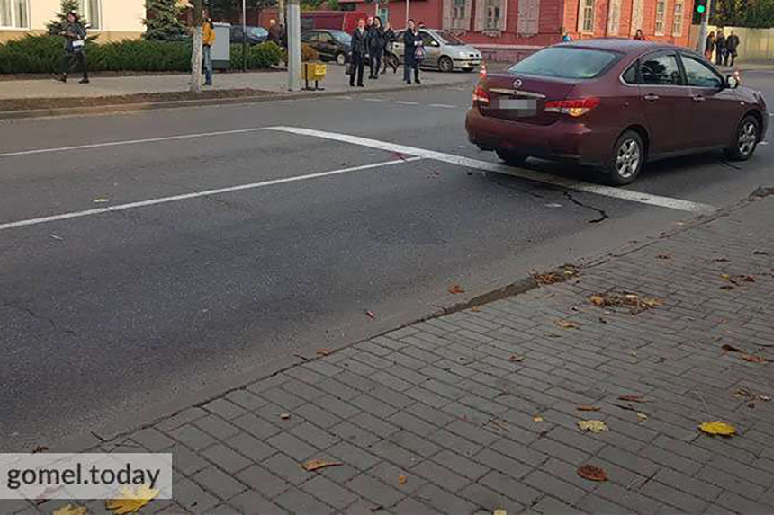 В Гомеле сбитый пешеход вылетел на встречную полосу и попал под колеса другого авто