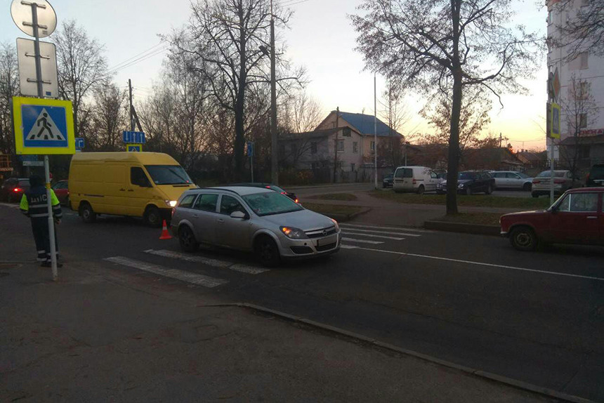 В Ганцевичском районе под колесами иномарки пострадала женщина, переходившая проезжую часть в неустановленном месте