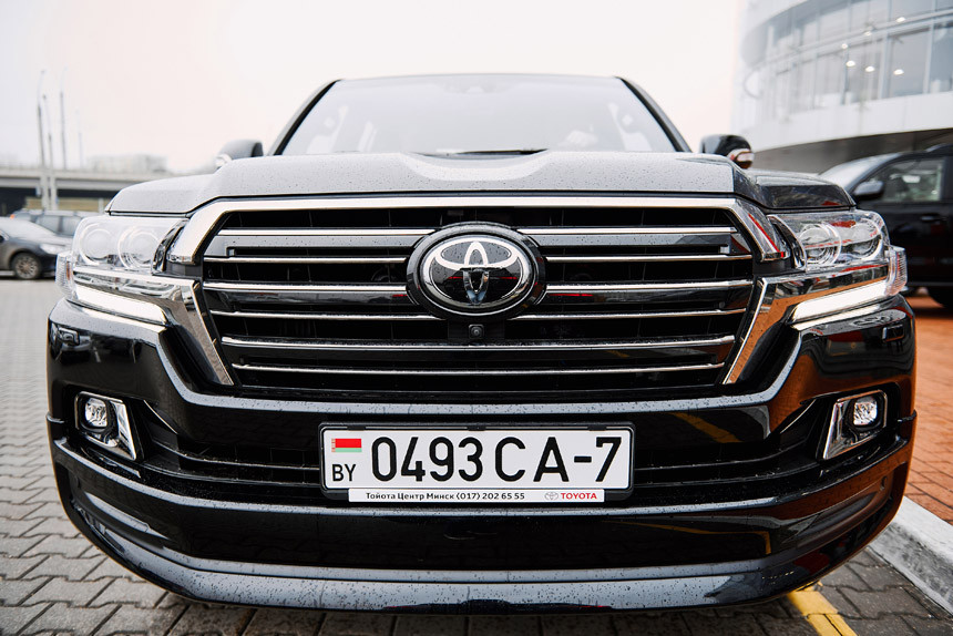 Три рецепта честного внедорожника от Toyota