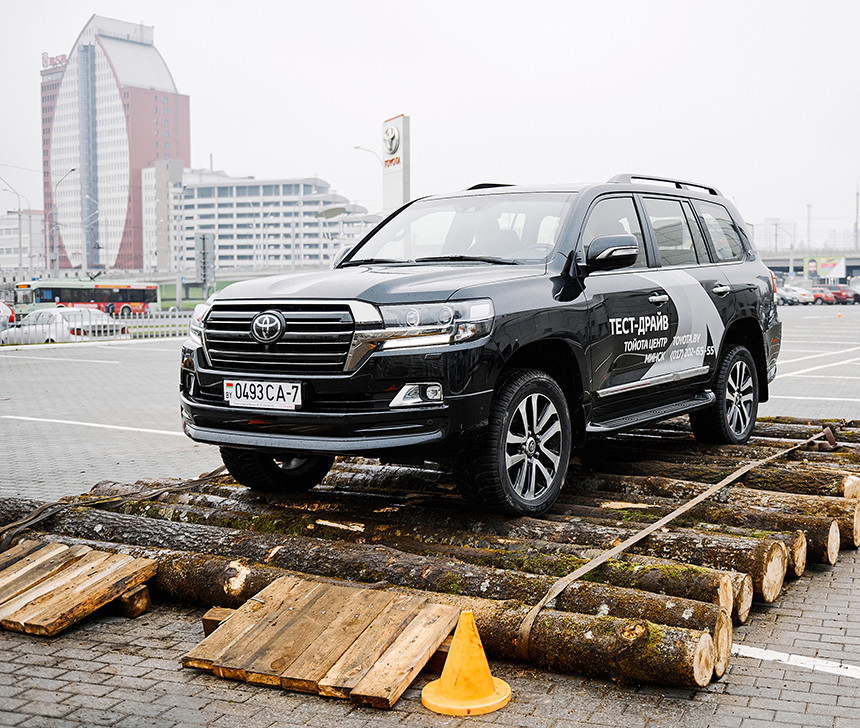 Три рецепта честного внедорожника от Toyota