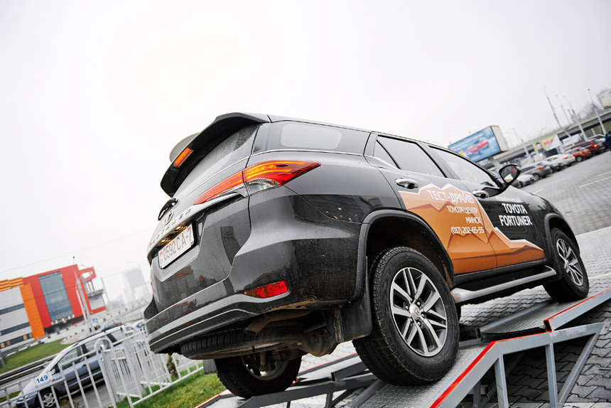 Три рецепта честного внедорожника от Toyota