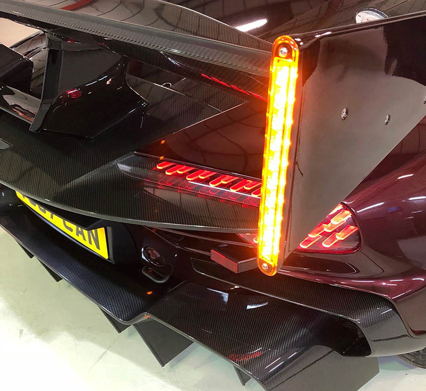 Больше ни у кого: единственный Aston Martin Vulcan для общих дорог сделали в Великобритании