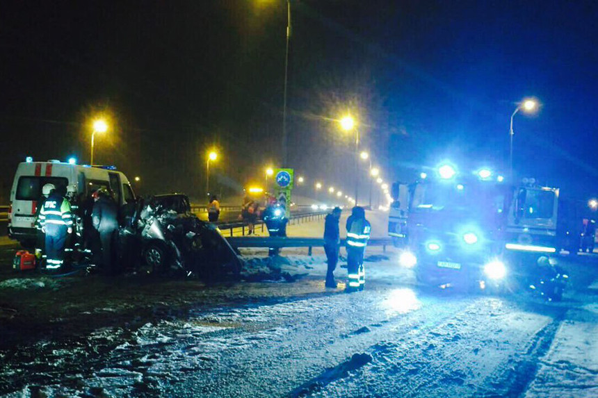 На МКАД в районе Зацени Audi намотало на отбойник. Водитель скончался