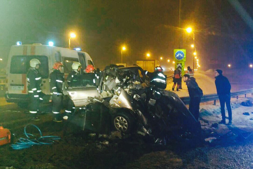 На МКАД в районе Зацени Audi намотало на отбойник. Водитель скончался