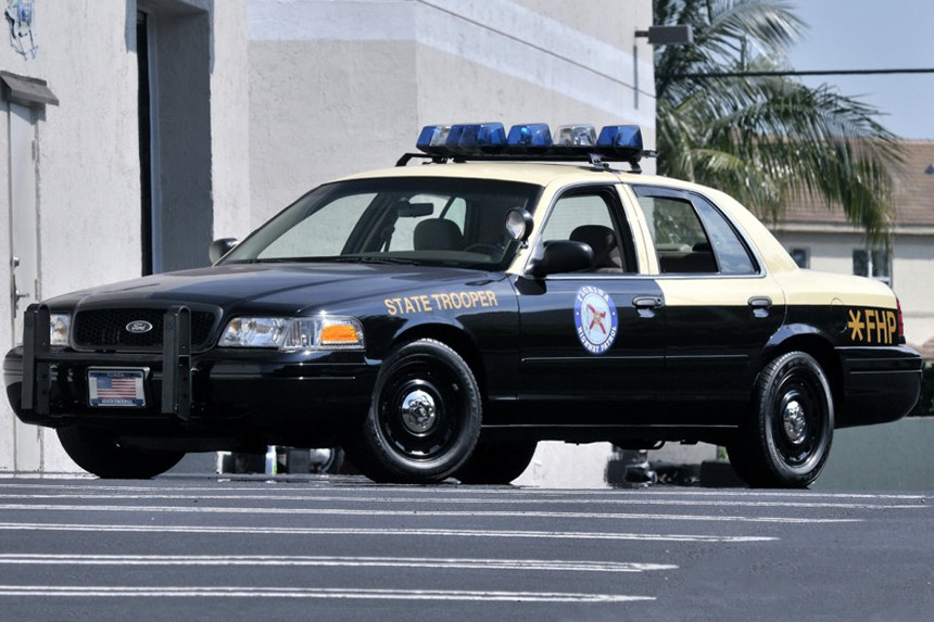 Как в американских боевиках: Ford Crown Victoria 2003 года продаётся с аукциона