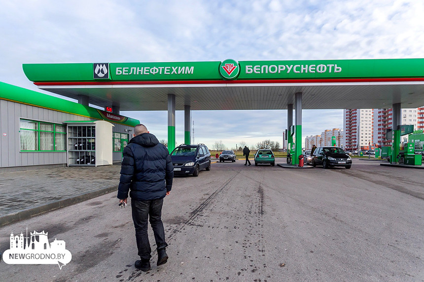 В Гродно на одной из заправок автомобилистам по ошибке заливали дизтопливо вместо бензина