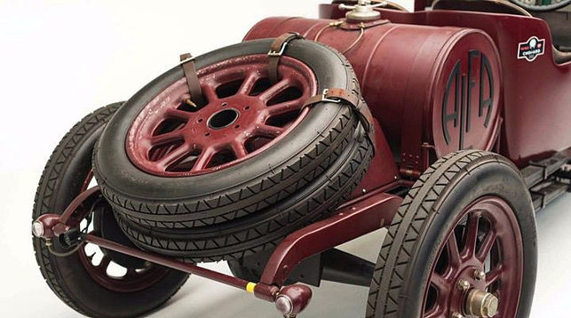 Первый серийный Alfa Romeo продадут на аукционе в США