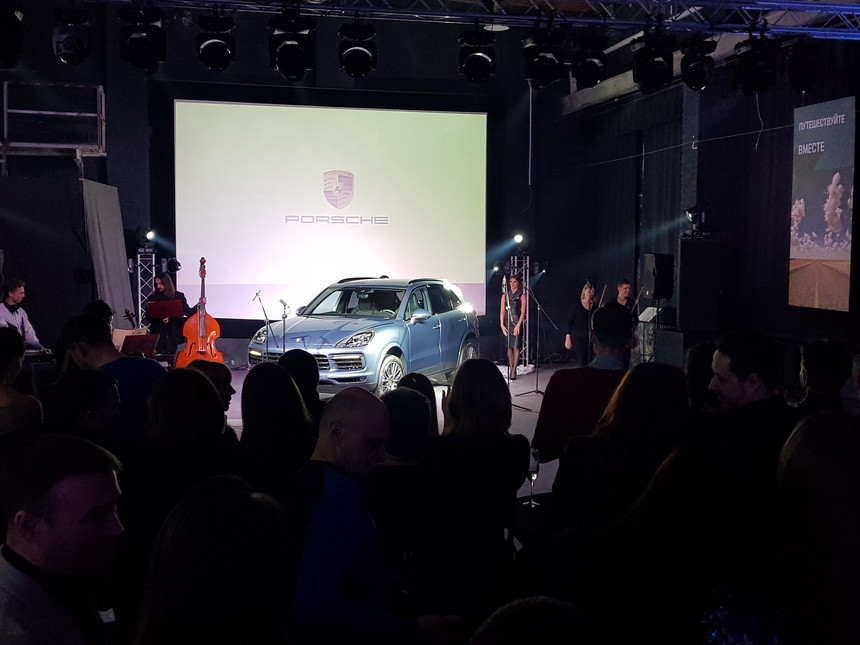 ВДНХ, а не машина: в Минске презентовали новый Porsche Cayenne