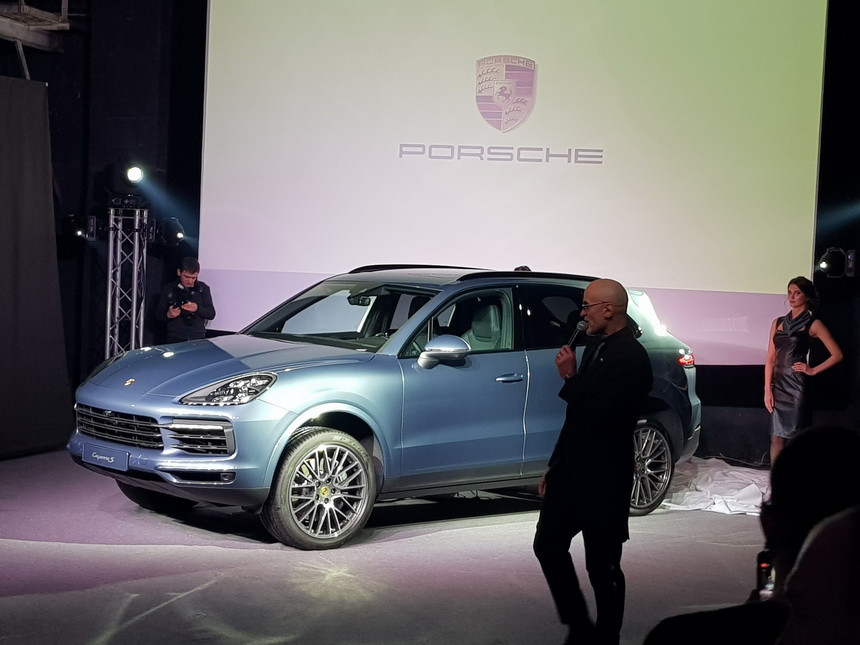 ВДНХ, а не машина: в Минске презентовали новый Porsche Cayenne
