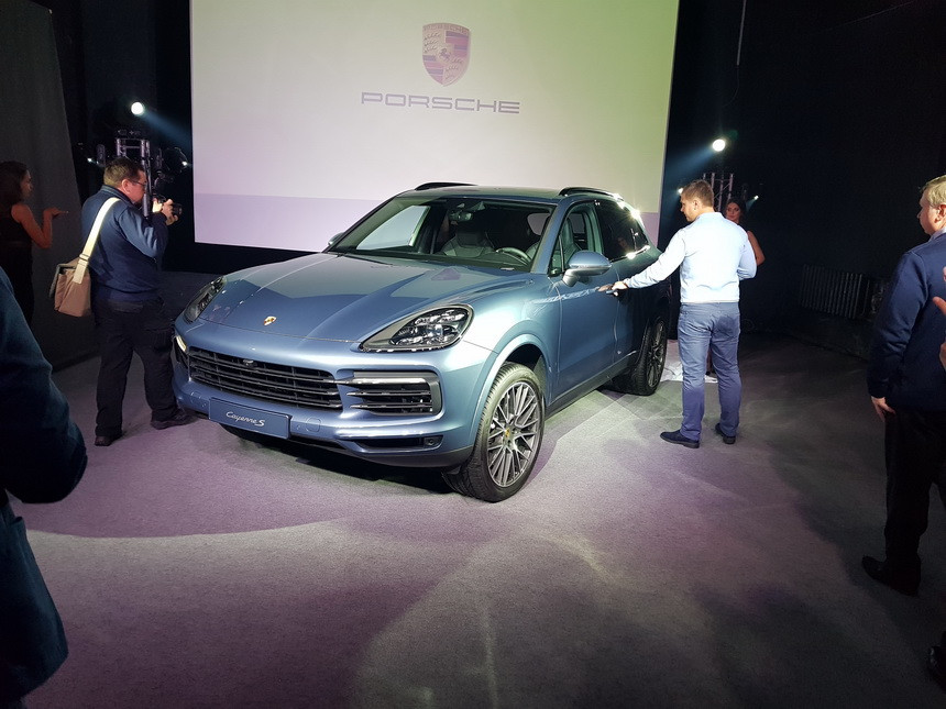 ВДНХ, а не машина: в Минске презентовали новый Porsche Cayenne