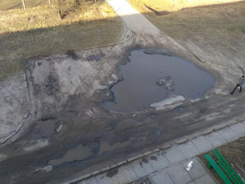 Принципиальные против практичных. Половина автомобилистов не намерена самостоятельно ремонтировать ямы в своих дворах