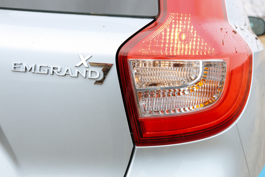 Geely Emgrand X7: 