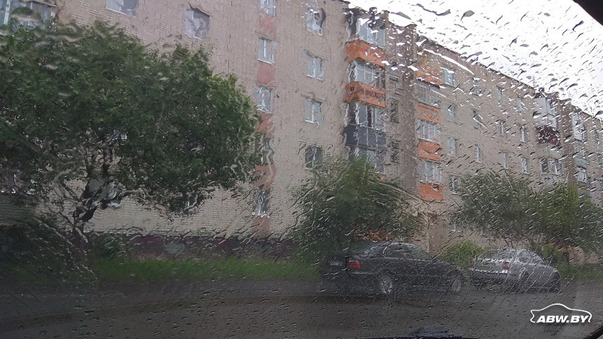 Спаси бог наших детей от таких взрослых. Мы проверили, каково это - сидеть в закрытой машине