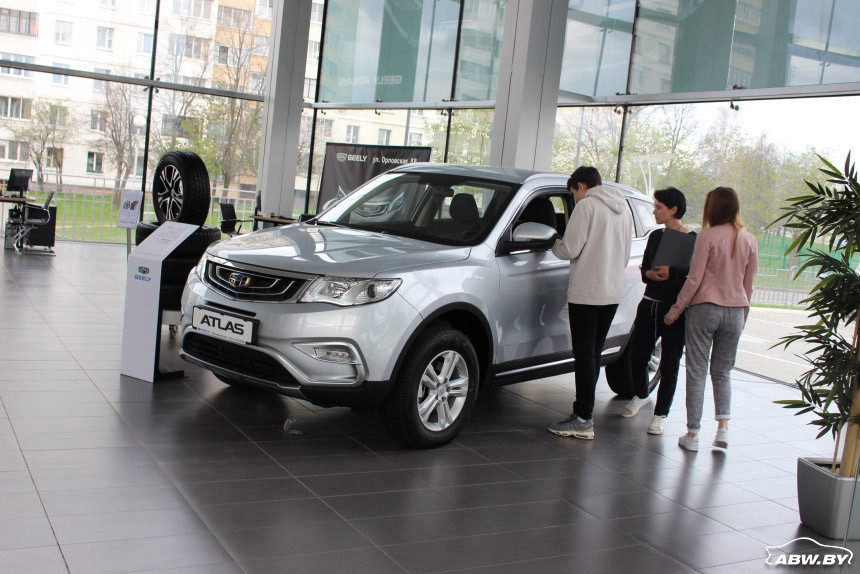 Упс! Geely Atlas в России дешевле на две тысячи долларов. Почему?
