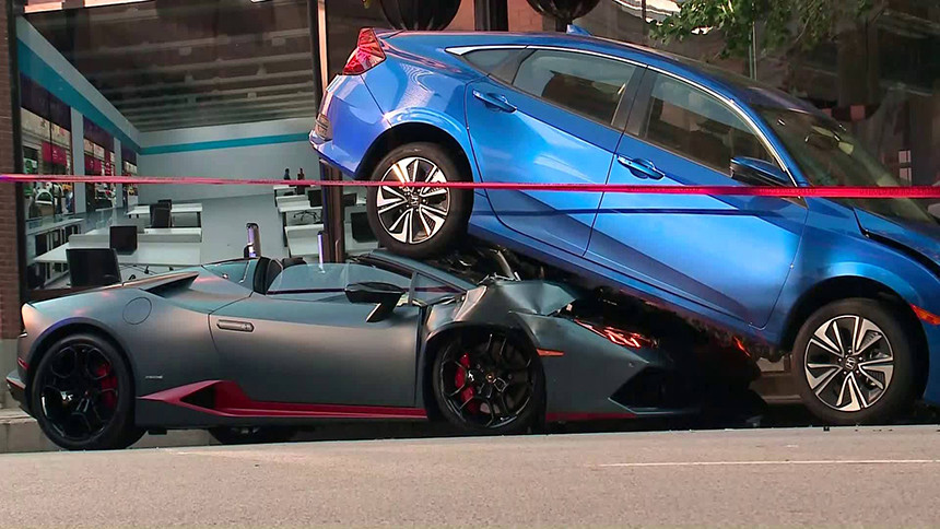 Как нож в масло. В США Lamborghini Huracan поднырнул под Honda Civic