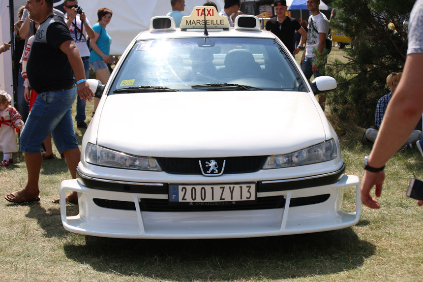 Фоторепортаж. SunDay-2018: редкие машины, эротическая мойка и Geely Atlas из детских кубиков