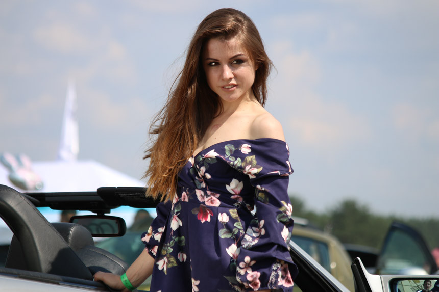 Фоторепортаж. SunDay-2018: редкие машины, эротическая мойка и Geely Atlas из детских кубиков
