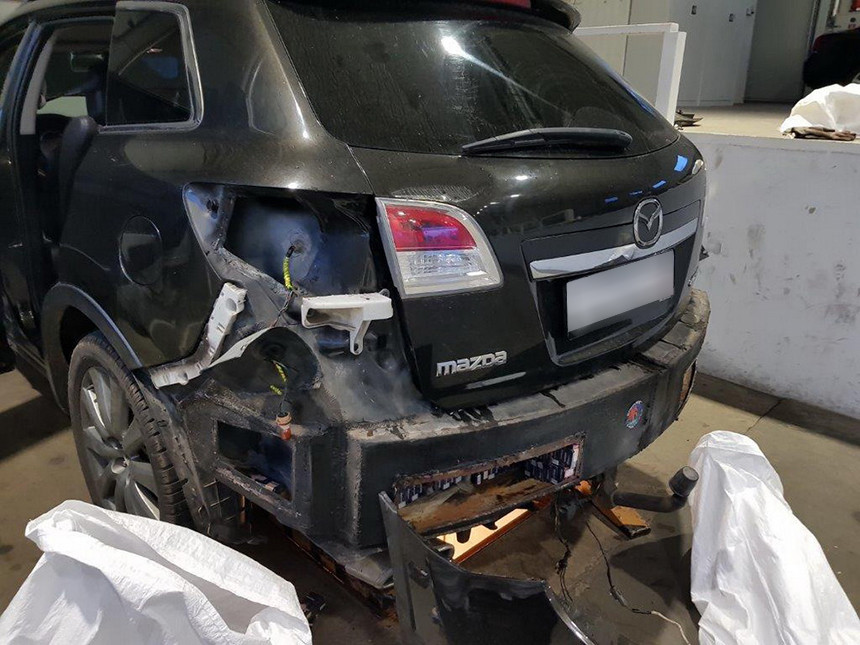 Литовские таможенники обнаружили в Mazda тайник с сигаретами на общую сумму 12.640 евро