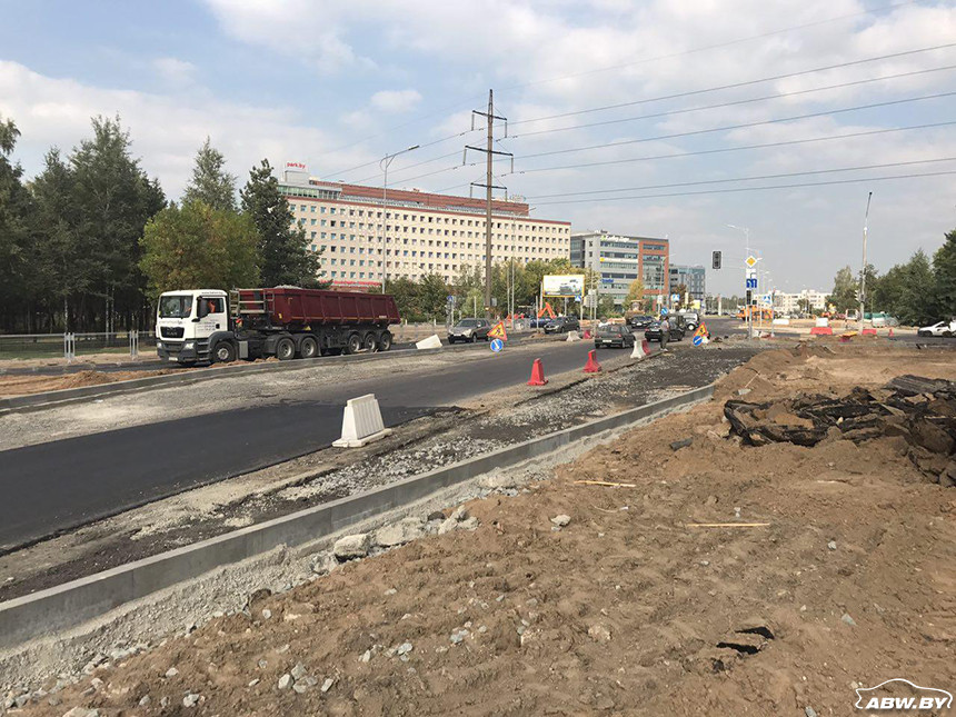 Главное - заплатить дорожный налог. Как на участке МКАД за все лето не смогли положить асфальт
