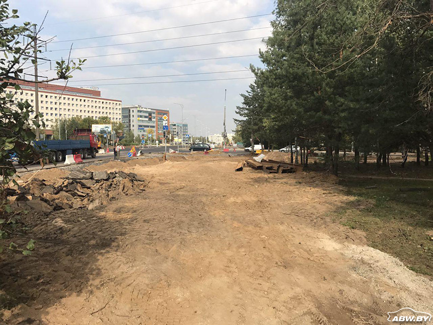 Главное - заплатить дорожный налог. Как на участке МКАД за все лето не смогли положить асфальт