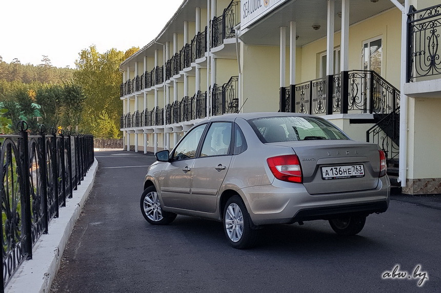 Проехали на новой Lada Granta. На что рассчитывать от машины за 7000 долларов?