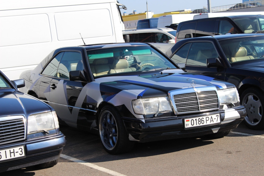 Сделанный на века. В Минске прошел слет владельцев легендарного Mercedes-Benz W124, куда мы приехали на W201