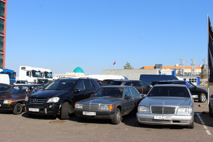 Сделанный на века. В Минске прошел слет владельцев легендарного Mercedes-Benz W124, куда мы приехали на W201