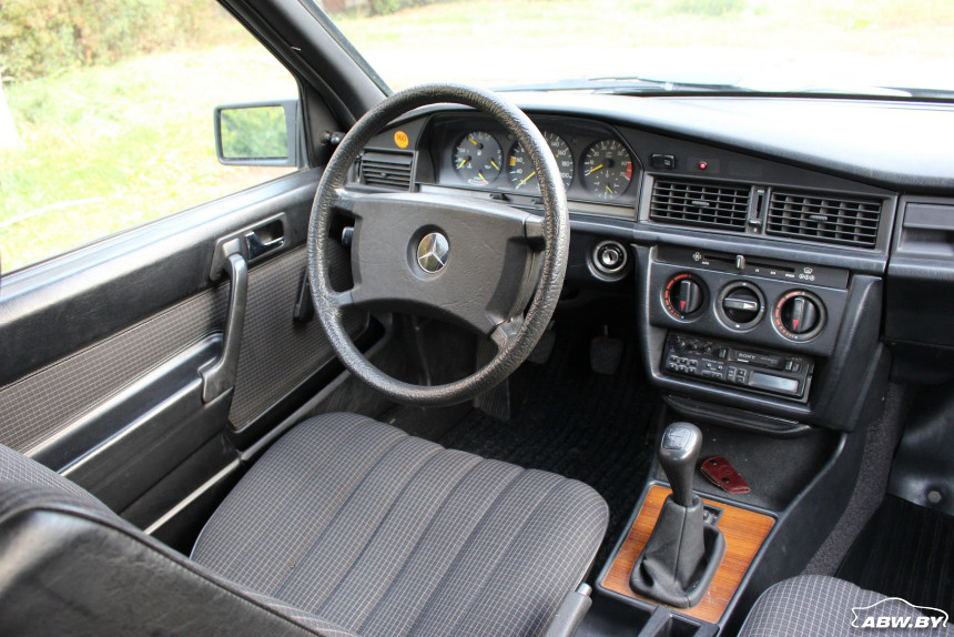 Baby-Benz. Часть 2. Тест-драйв и осмотр на подъемнике Mercedes-Benz 190E за $2200