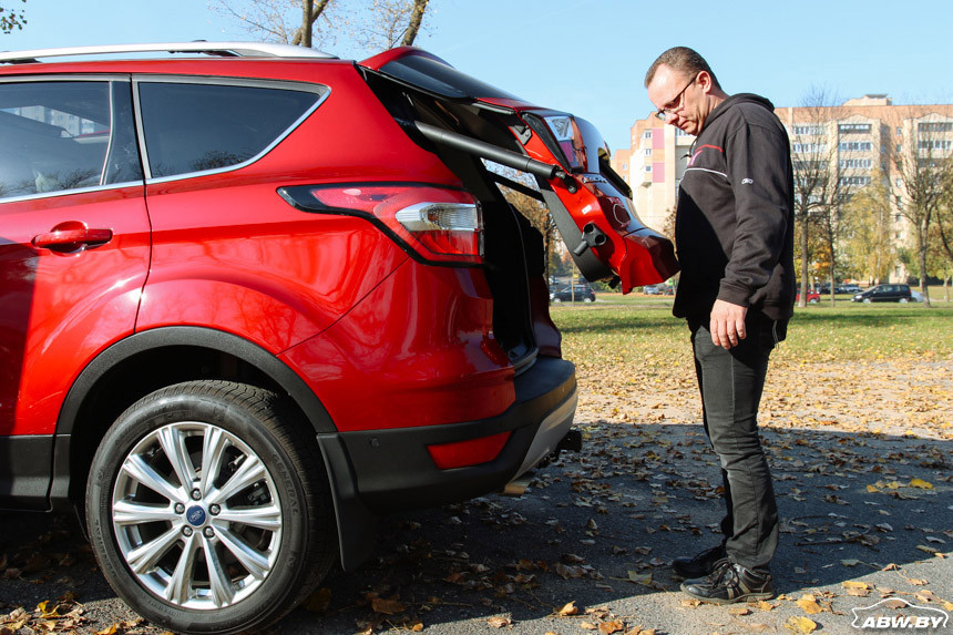 Гнать или не гнать: топовый Ford Escape вместо Geely Atlas?