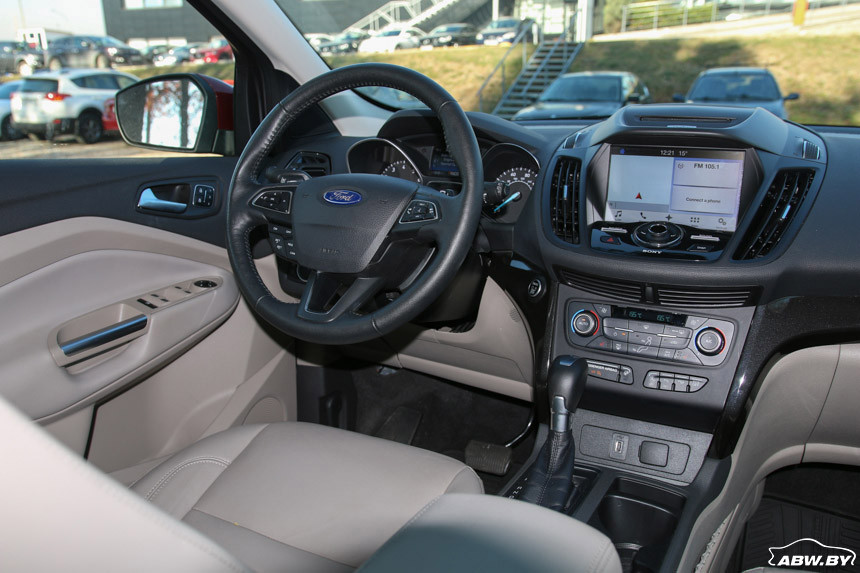 Гнать или не гнать: топовый Ford Escape вместо Geely Atlas?