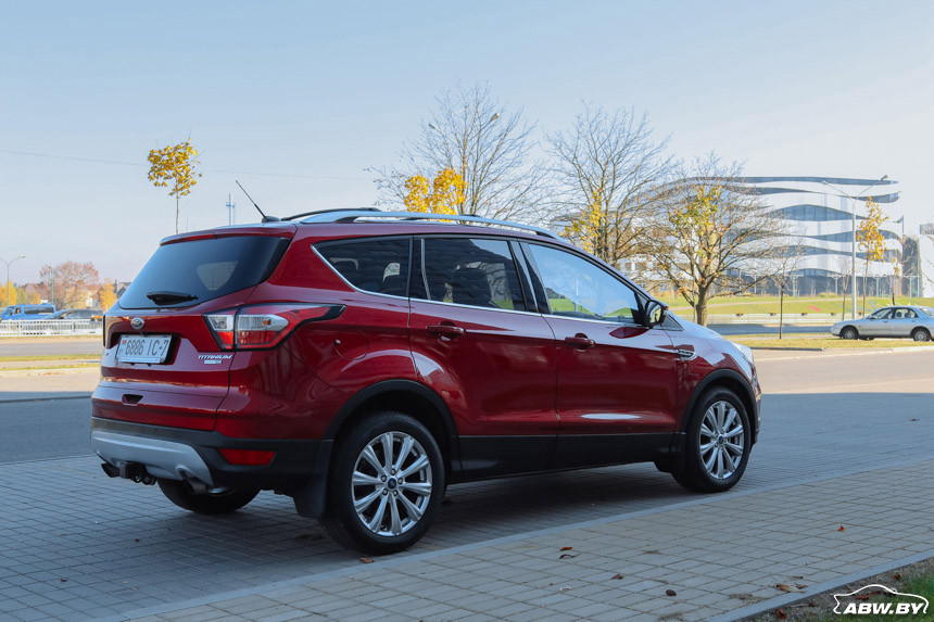 Гнать или не гнать: топовый Ford Escape вместо Geely Atlas?