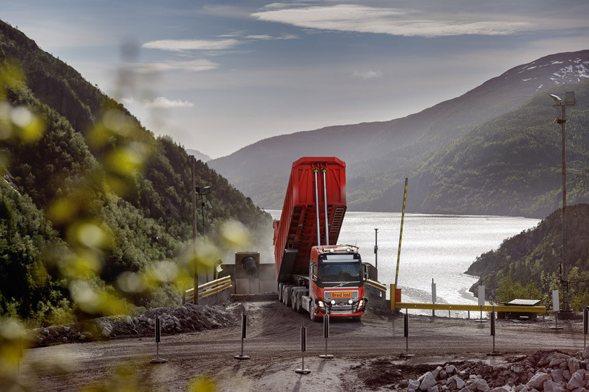 Volvo Trucks предоставляет автономное транспортное решение для компании Brønnøy Kalk AS