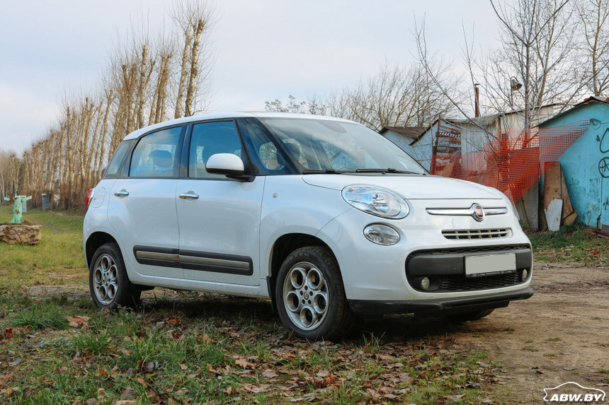 3,3 рубля на 100 километров. Тест-драйв сверхэкономичного FIAT 500L CNG: два цилиндра, турбина и метан