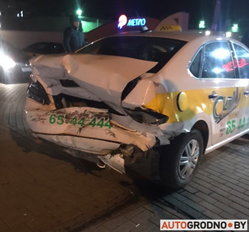 В Гродно водитель BMW устроил GTA: разбивал чужие Volkswagen с пробитым поддоном двигателя