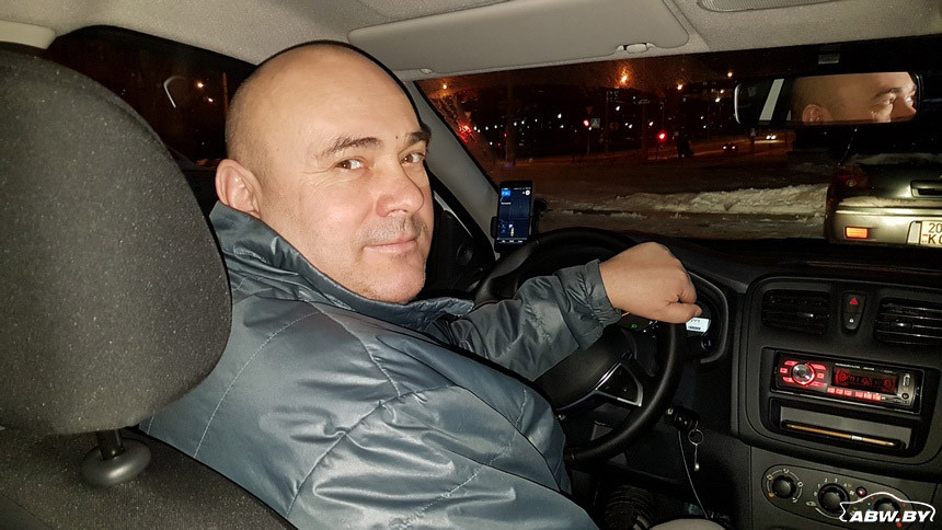 Только один таксист согласился отвезти к врачу травмированную собаку. Все о перевозках животных, если свой автомобиль 