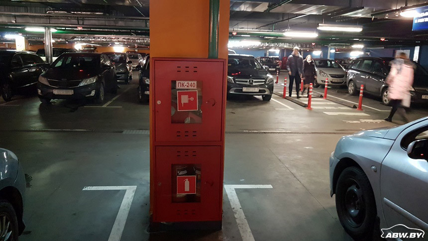 Не дышать! Почему на некоторых паркингах в торговых центрах так жутко пахнет?