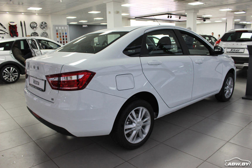 Битва титанов. Geely Emgrand 7 и LADA Vesta: какой из автомобилей дешевле в обслуживании?