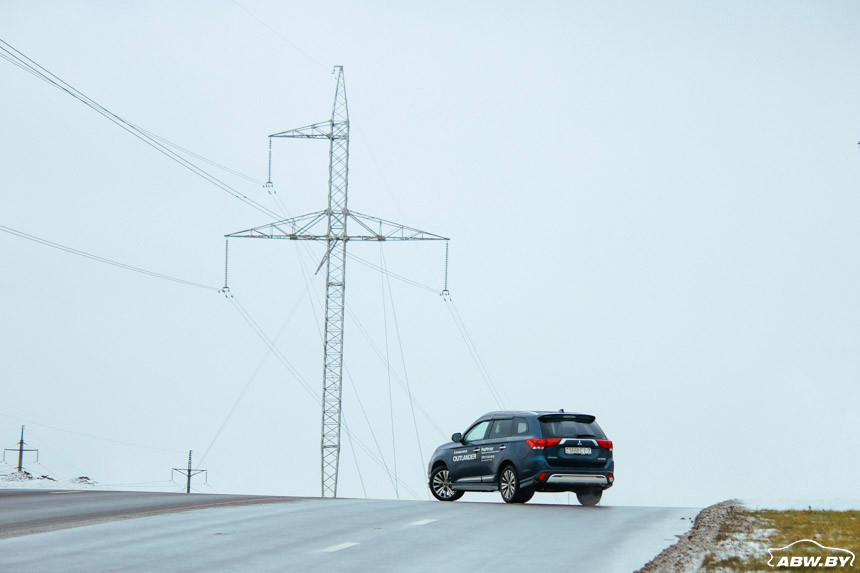 Стар, да удал! Тест-драйв Mitsubishi Outlander, который незаметно обновили