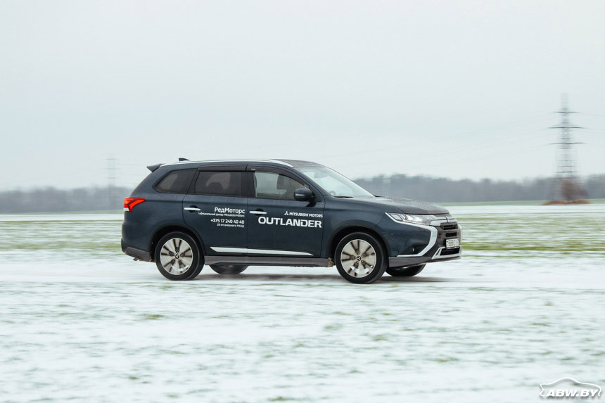 Стар, да удал! Тест-драйв Mitsubishi Outlander, который незаметно обновили