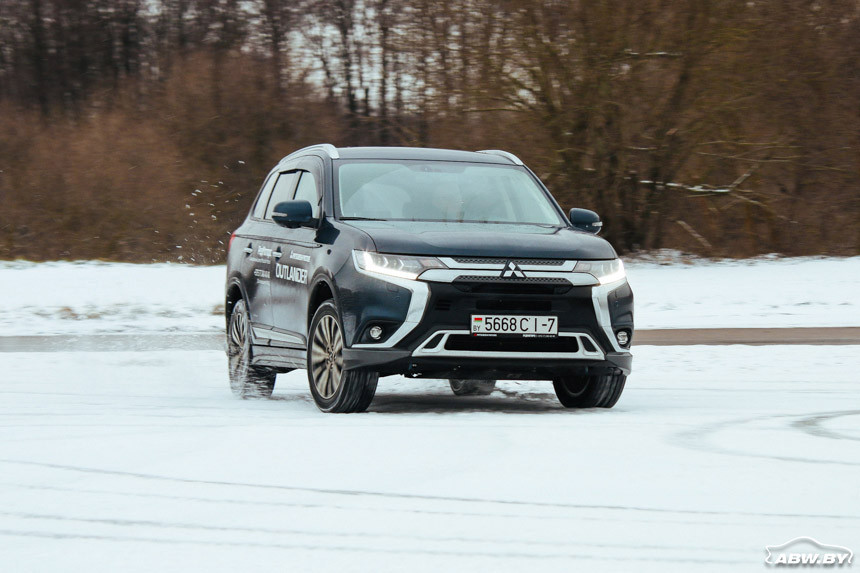 Стар, да удал! Тест-драйв Mitsubishi Outlander, который незаметно обновили
