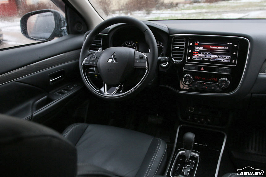 Стар, да удал! Тест-драйв Mitsubishi Outlander, который незаметно обновили