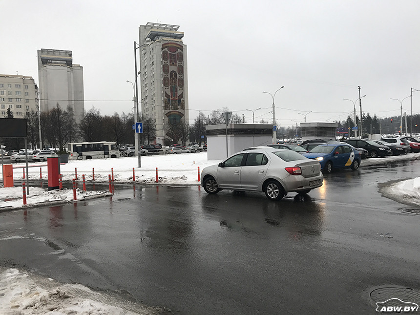 Попытка протестировать платную парковку в Dana Mall вылилась в большой затор